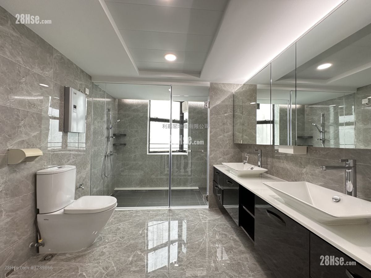 Royal Ascot Rental 4 Bedrooms , 3 Bathrooms 2,478 ft²