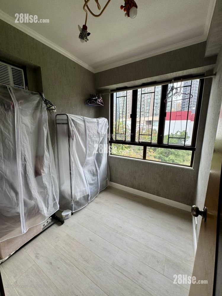 Hung Hom Gardens Sell 3 Bedrooms , 1 Bathroom 480 ft²