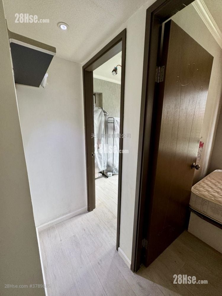 Hung Hom Gardens Sell 3 Bedrooms , 1 Bathroom 480 ft²