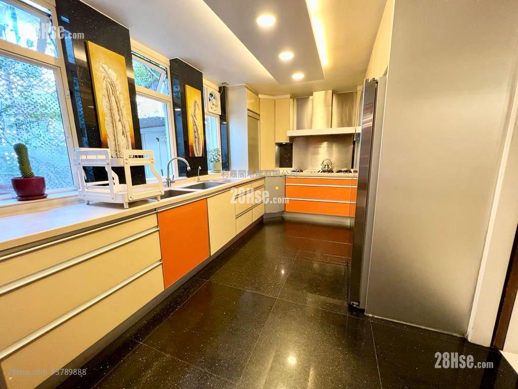 Casa Pino Sell 5+ Bedrooms , 3 Bathrooms 4,136 ft²