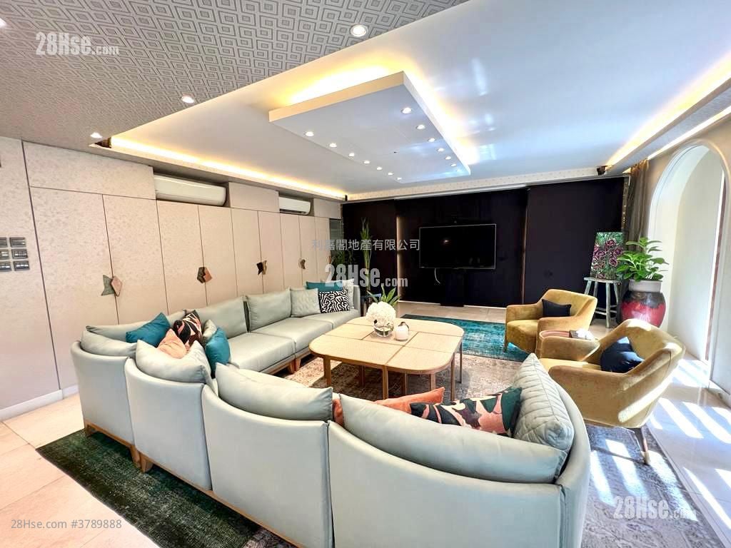 Casa Pino Sell 5+ Bedrooms , 3 Bathrooms 4,136 ft²