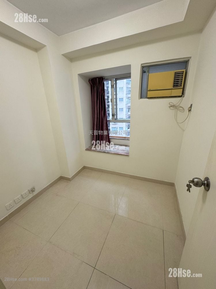 Sunshine Plaza Rental 2 Bedrooms , 1 Bathroom 396 ft²