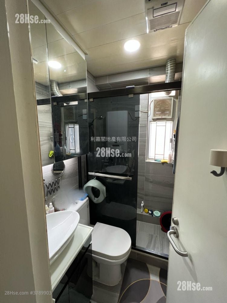 Bauhinia Garden Sell 2 Bedrooms , 1 Bathroom 431 ft²