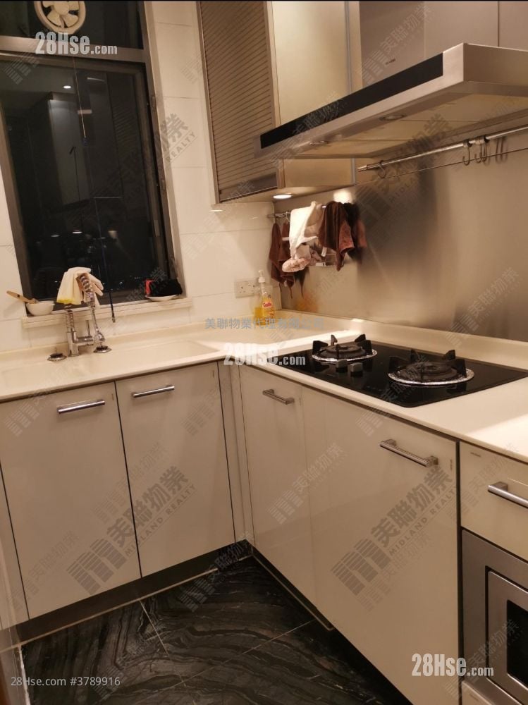 kitchen: Yoho Midtown Rental 2 Bedrooms , 1 Bathroom 507 ft²