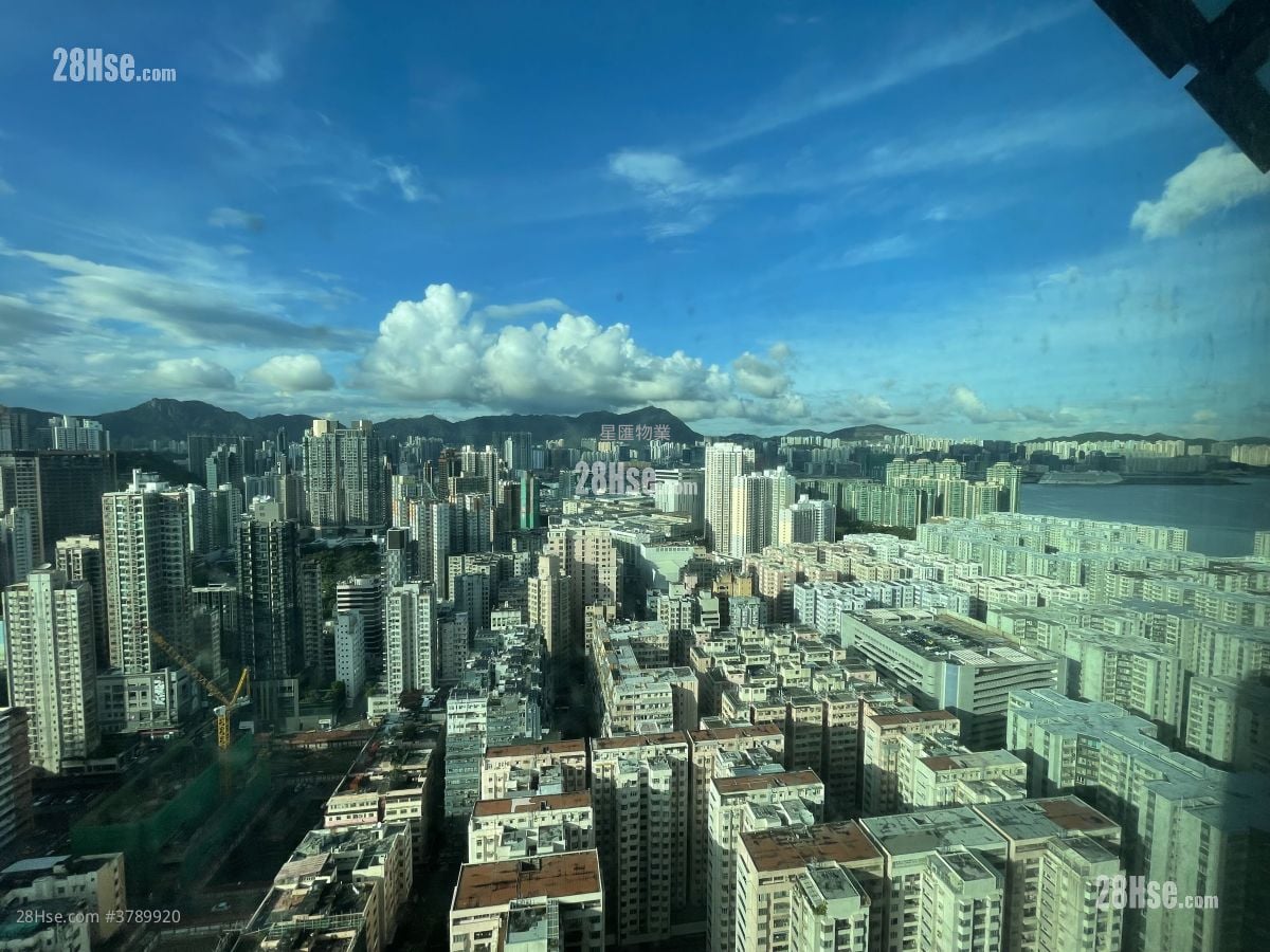 Royal Peninsula Sell 2 Bedrooms , 1 Bathroom 592 ft²