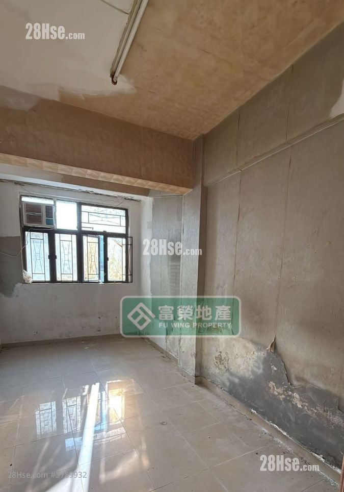 Tenement House Sell 4 Bedrooms , 4 Bathrooms 665 ft²