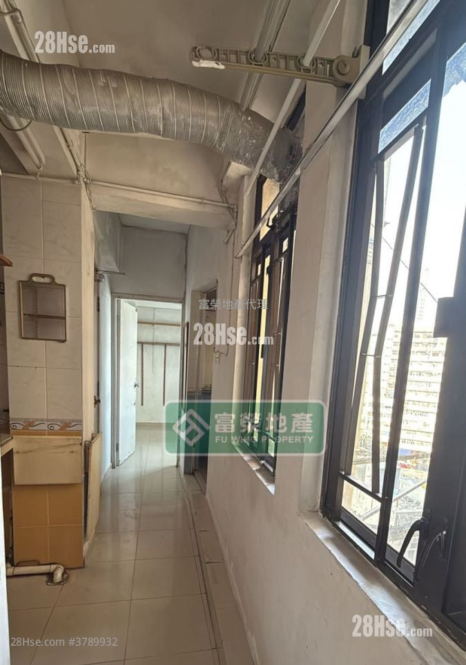 Tenement House Sell 4 Bedrooms , 4 Bathrooms 665 ft²