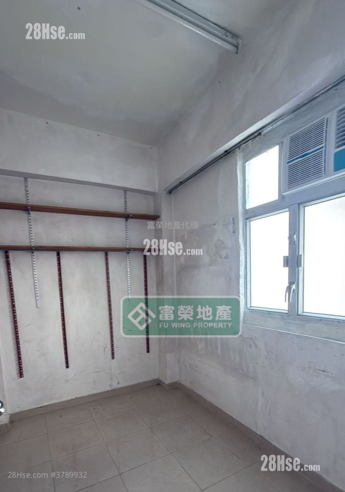 Tenement House Sell 4 Bedrooms , 4 Bathrooms 665 ft²