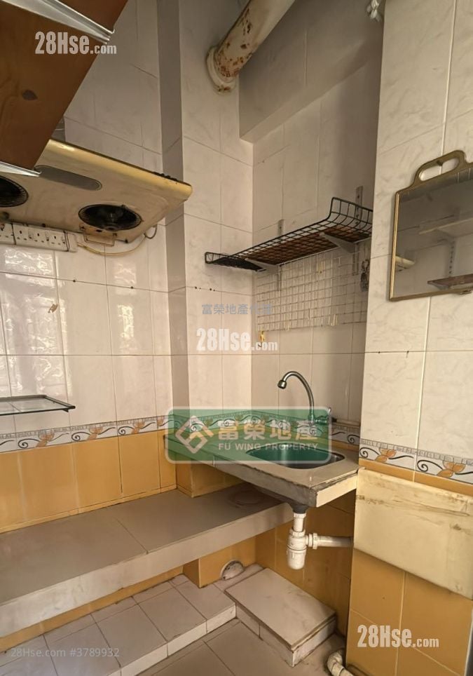 Tenement House Sell 4 Bedrooms , 4 Bathrooms 665 ft²