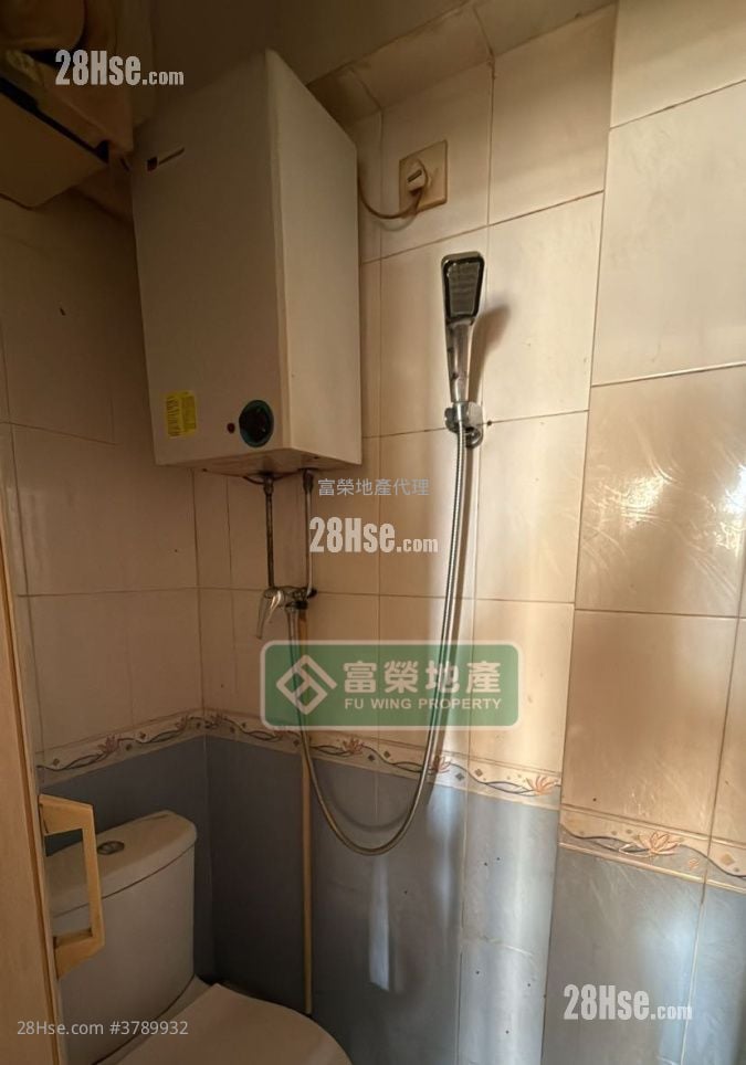 Tenement House Sell 4 Bedrooms , 4 Bathrooms 665 ft²