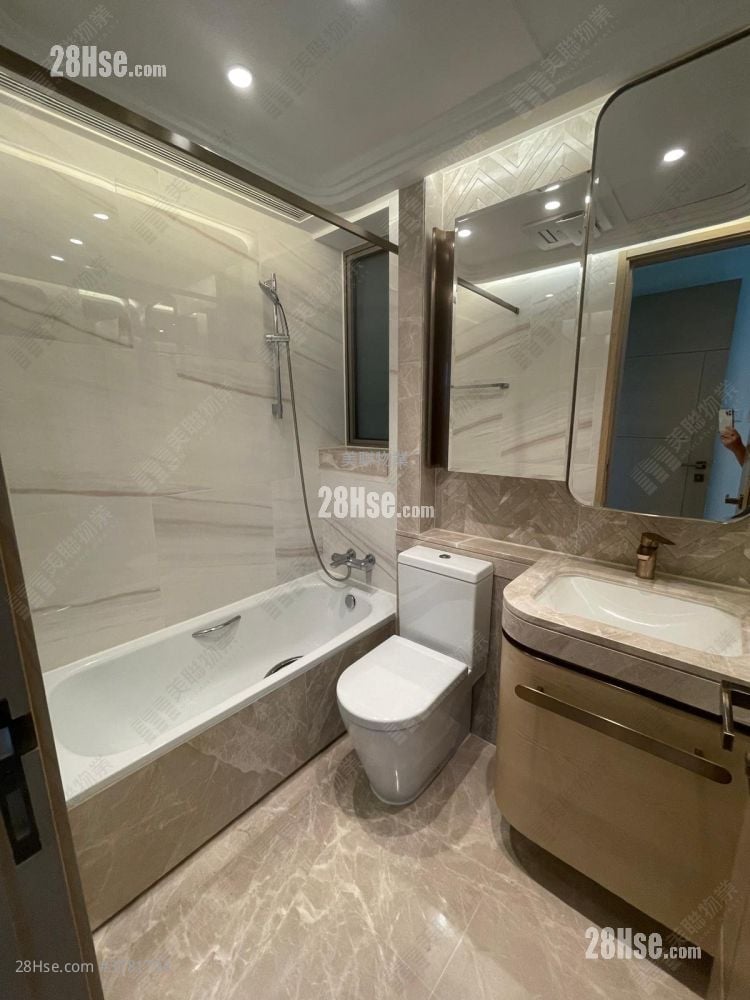 Grand Central Sell 3 Bedrooms 765 ft²