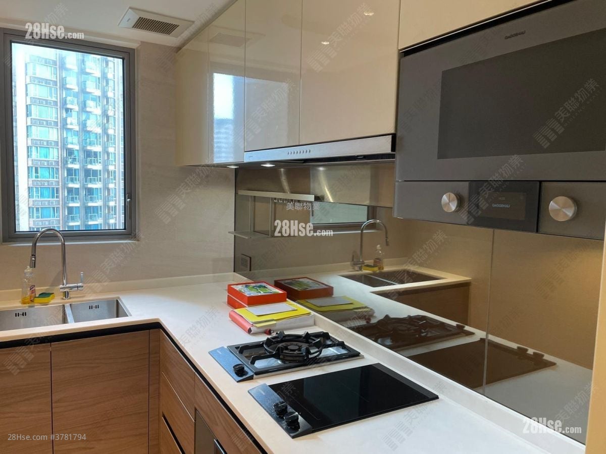 Grand Central Sell 3 Bedrooms 765 ft²