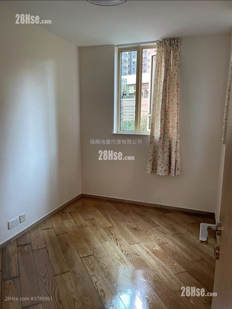 Harbour Place Rental 3 Bedrooms , 2 Bathrooms 589 ft²