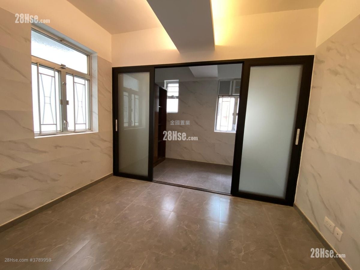 10 Hau Fook Street Sell 4 Bedrooms , 4 Bathrooms 698 ft²