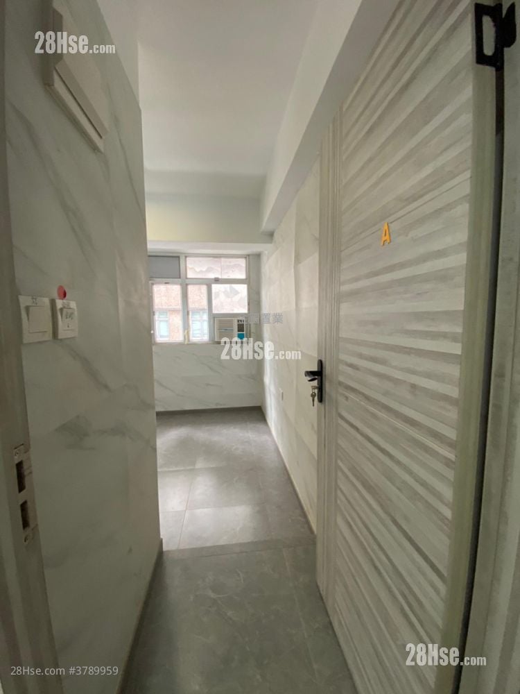 10 Hau Fook Street Sell 4 Bedrooms , 4 Bathrooms 698 ft²