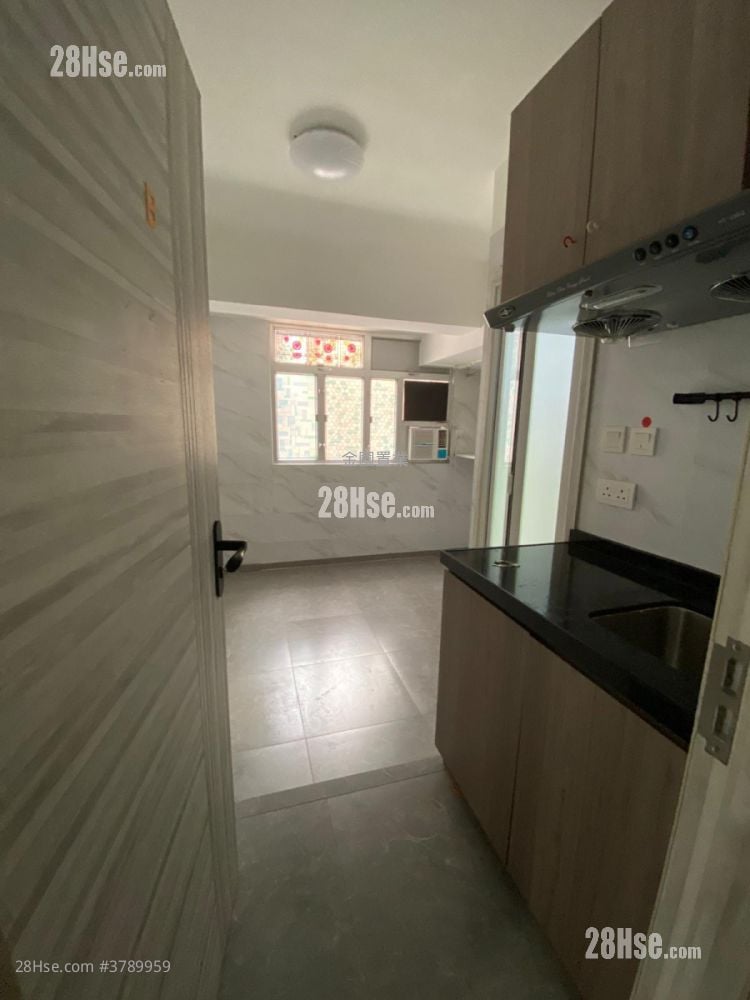 10 Hau Fook Street Sell 4 Bedrooms , 4 Bathrooms 698 ft²