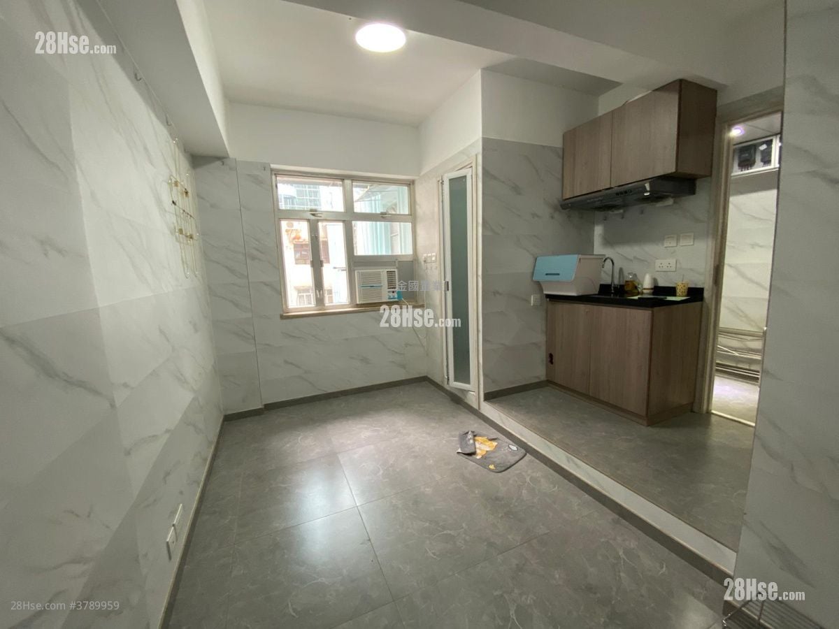 10 Hau Fook Street Sell 4 Bedrooms , 4 Bathrooms 698 ft²