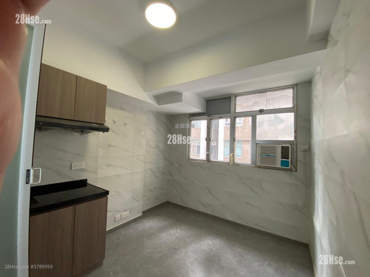 10 Hau Fook Street Sell 4 Bedrooms , 4 Bathrooms 698 ft²