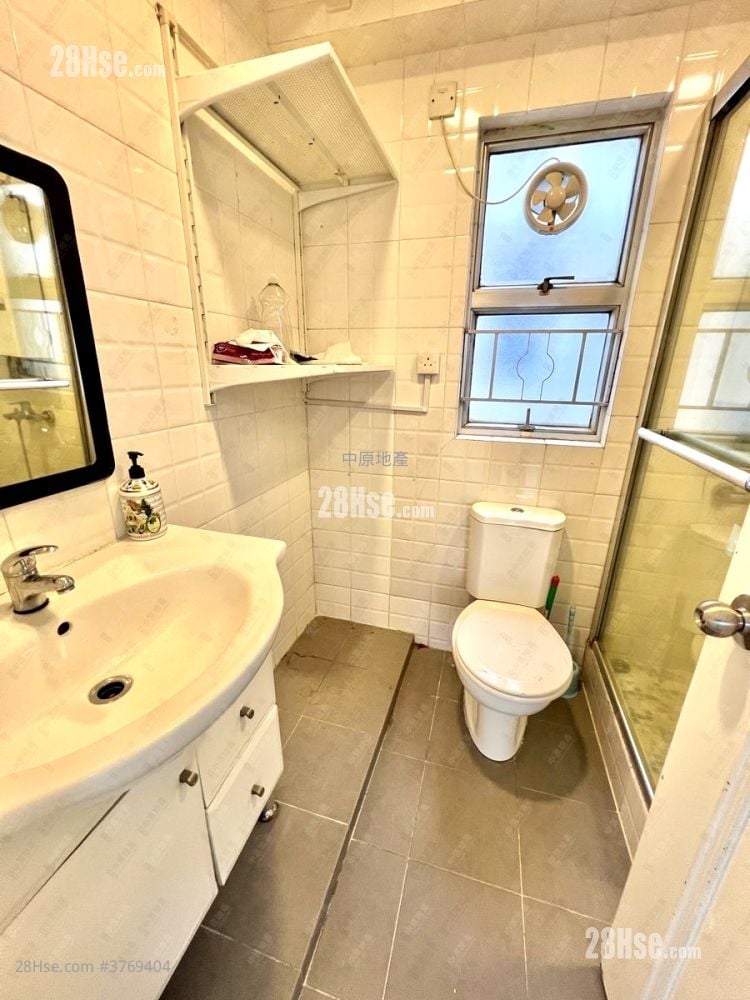 Uptown Plaza Sell 2 Bedrooms , 2 Bathrooms 489 ft²