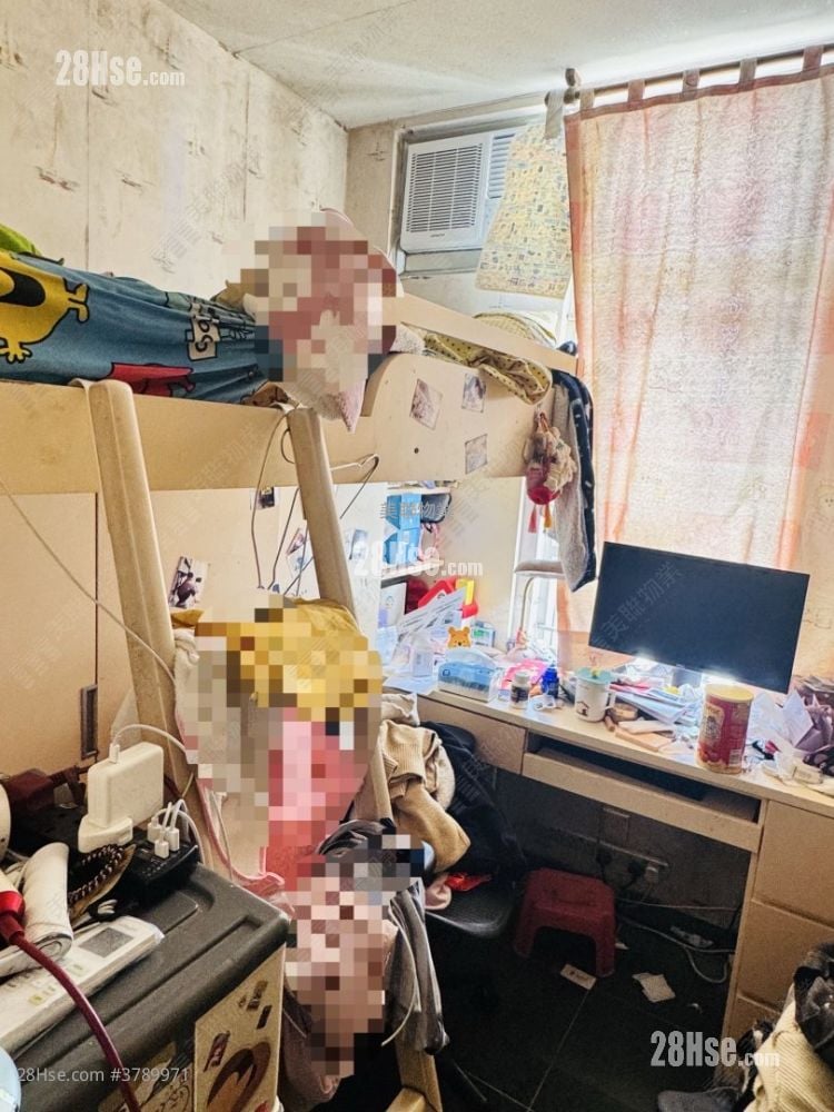 Ning Fung Court Sell 3 Bedrooms , 2 Bathrooms 650 ft²