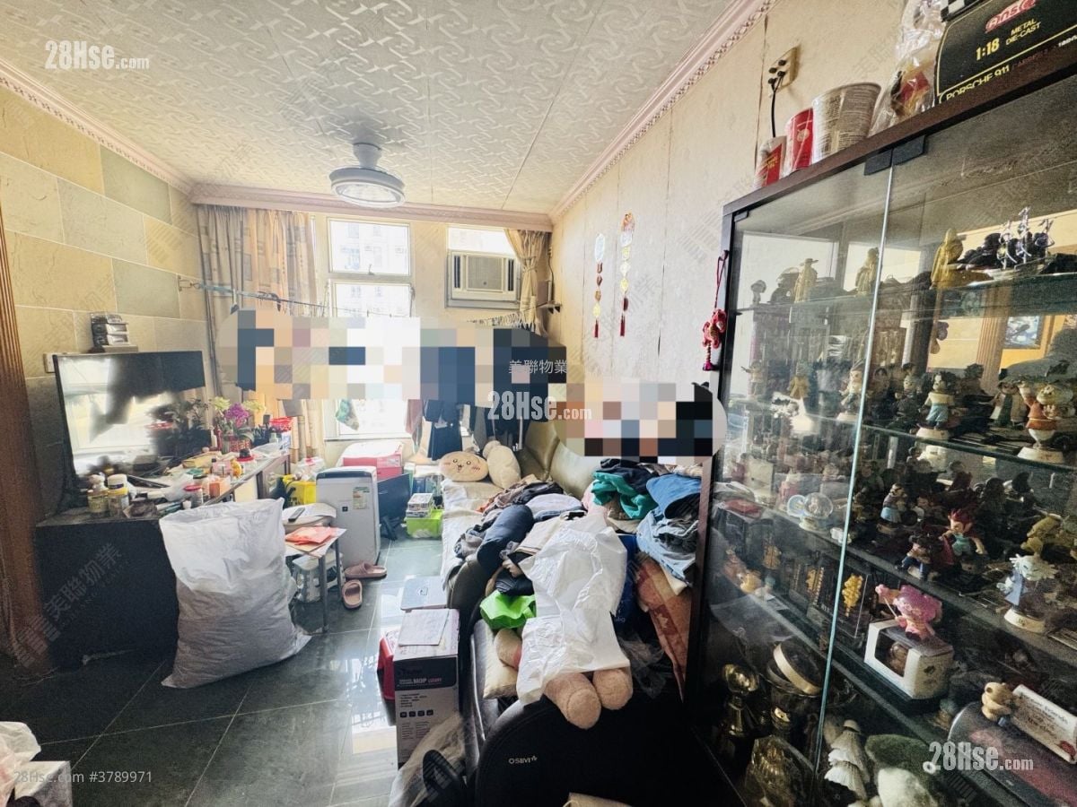 Ning Fung Court Sell 3 Bedrooms , 2 Bathrooms 650 ft²