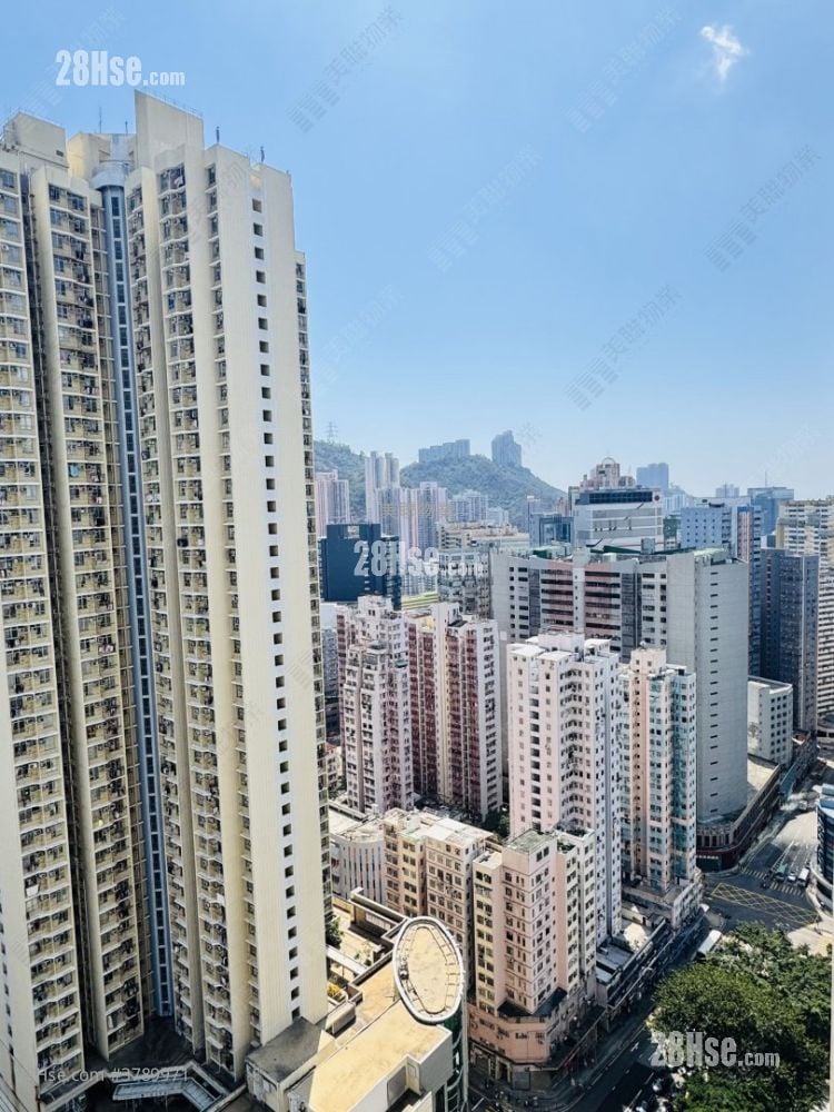 Ning Fung Court Sell 3 Bedrooms , 2 Bathrooms 650 ft²