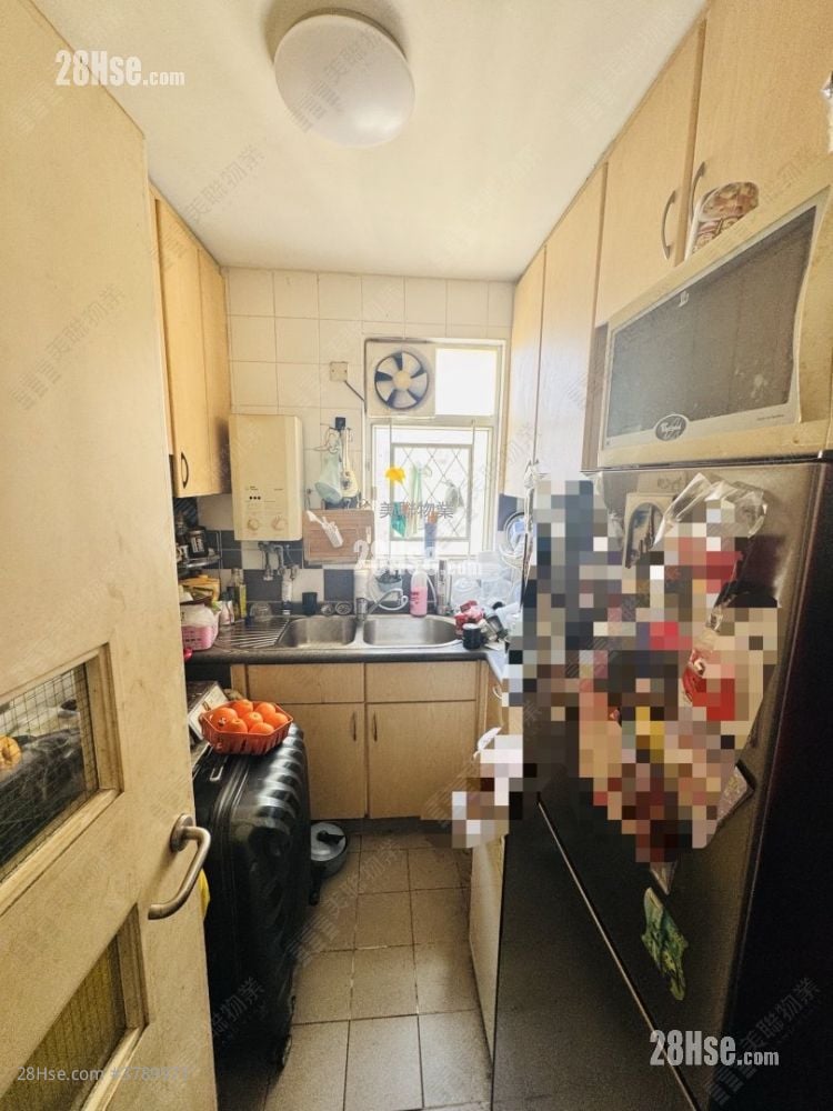 Ning Fung Court Sell 3 Bedrooms , 2 Bathrooms 650 ft²