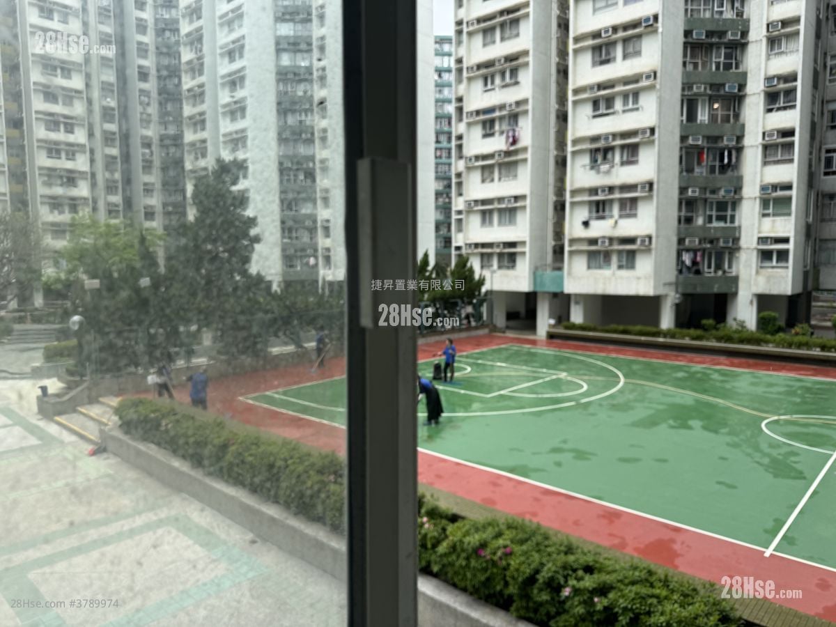 Whampoa Garden Sell 2 Bedrooms , 1 Bathroom 389 ft²