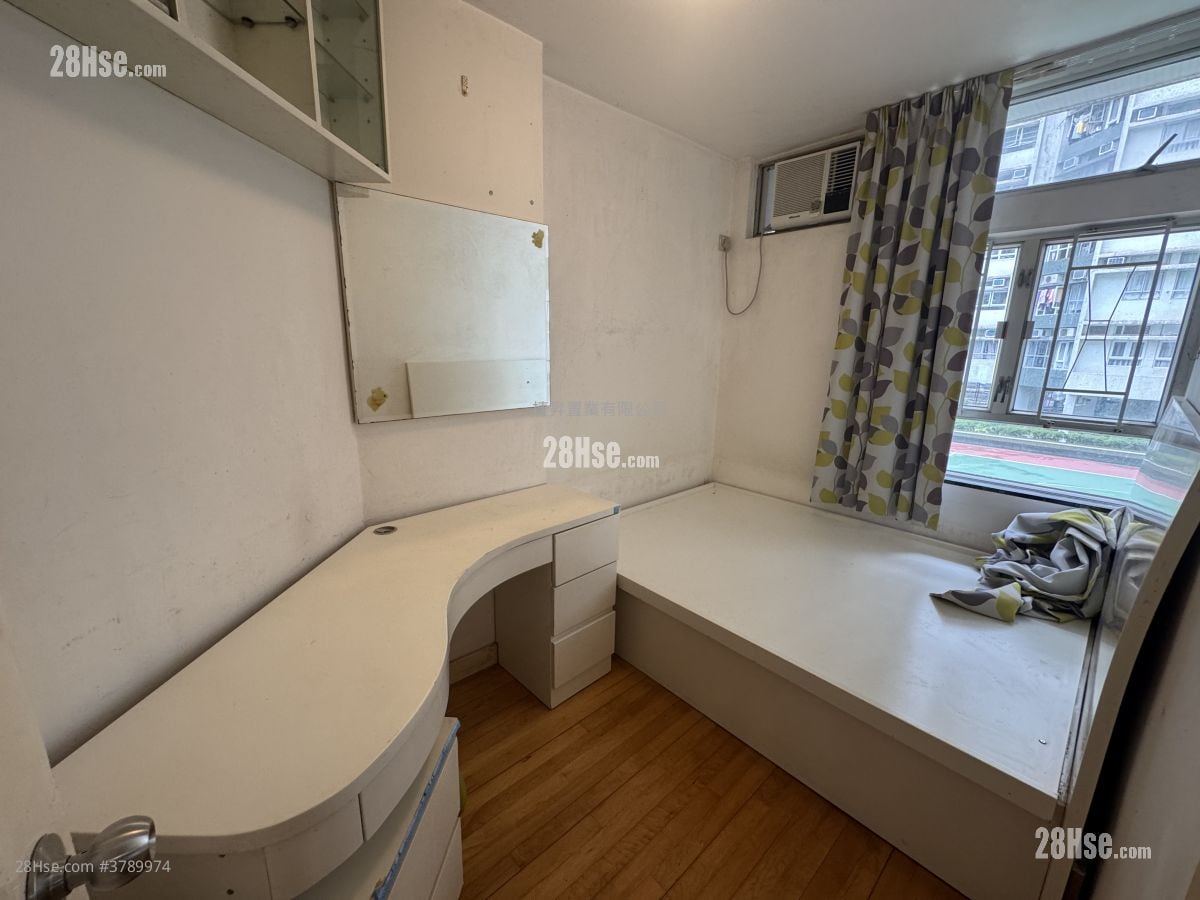 Whampoa Garden Sell 2 Bedrooms , 1 Bathroom 389 ft²