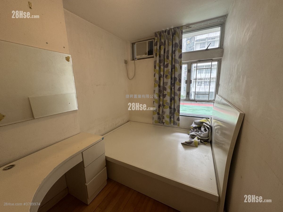 Whampoa Garden Sell 2 Bedrooms , 1 Bathroom 389 ft²