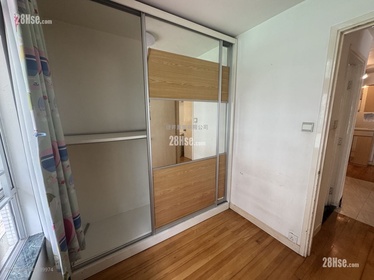 Whampoa Garden Sell 2 Bedrooms , 1 Bathroom 389 ft²