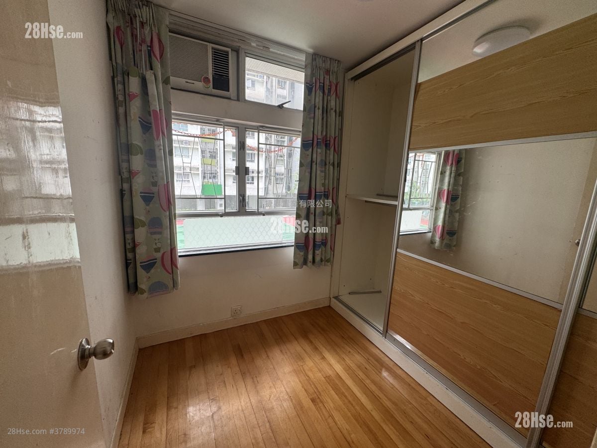 Whampoa Garden Sell 2 Bedrooms , 1 Bathroom 389 ft²