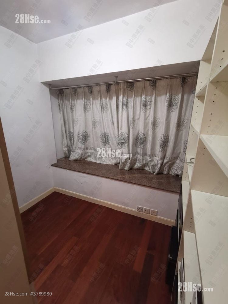 Kingswood Villas Sell 2 Bedrooms 448 ft²