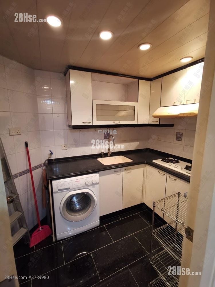 Kingswood Villas Sell 2 Bedrooms 448 ft²