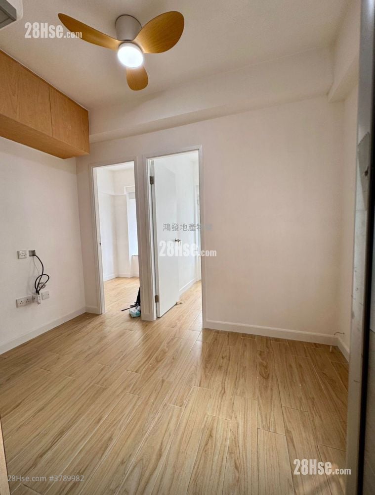 Hung Wai Building Sell 2 Bedrooms , 1 Bathroom 306 ft²