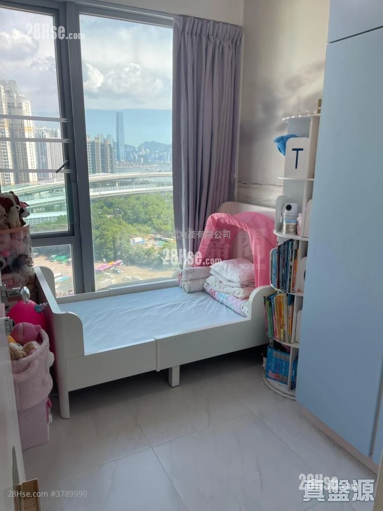 Manhattan Hill Sell 3 Bedrooms , 3 Bathrooms 888 ft²