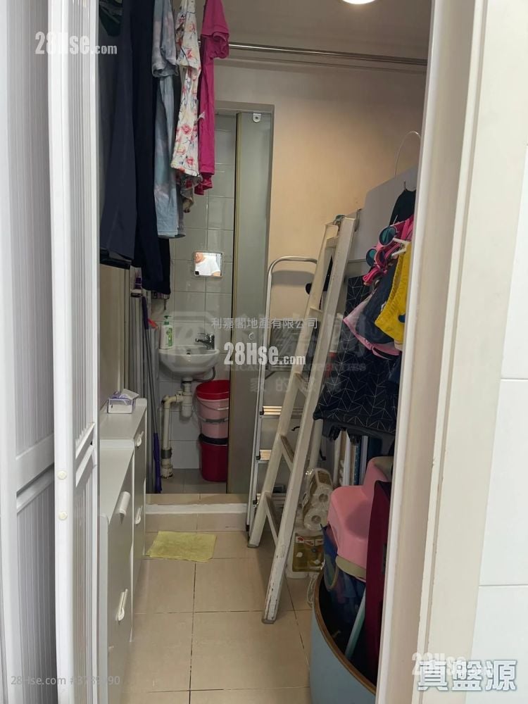 Manhattan Hill Sell 3 Bedrooms , 3 Bathrooms 888 ft²