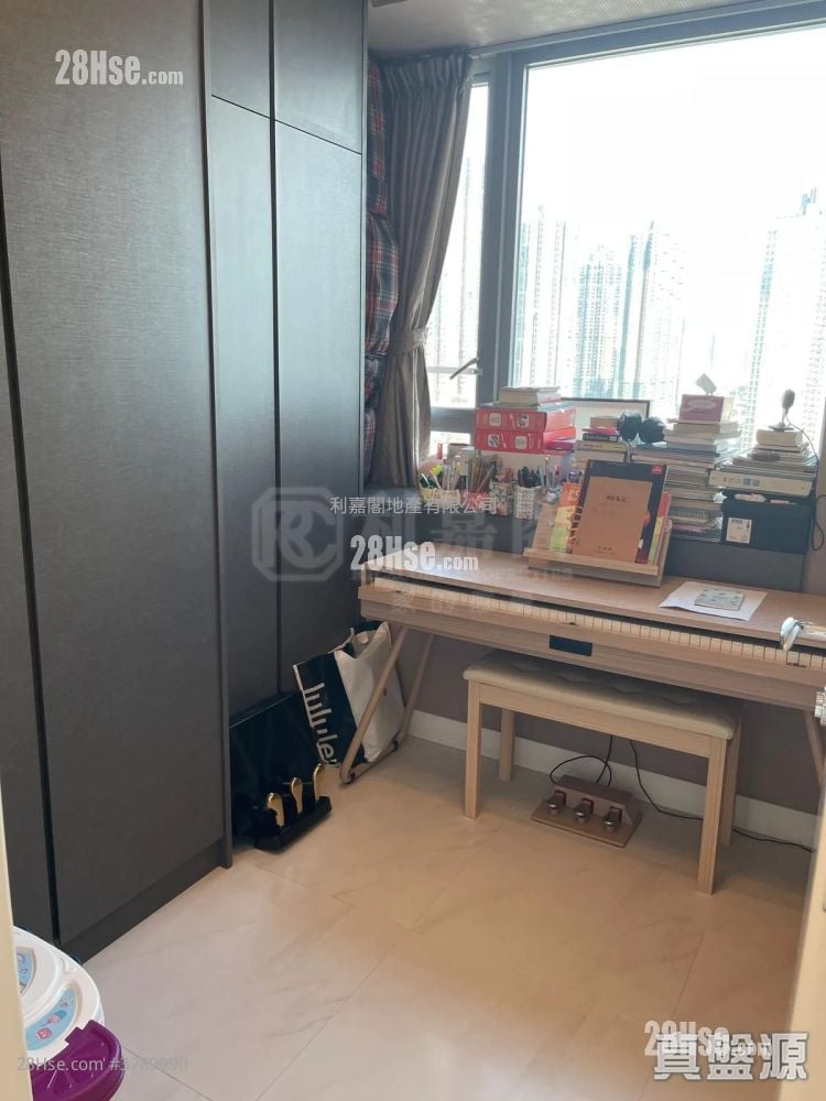 Manhattan Hill Sell 3 Bedrooms , 3 Bathrooms 888 ft²