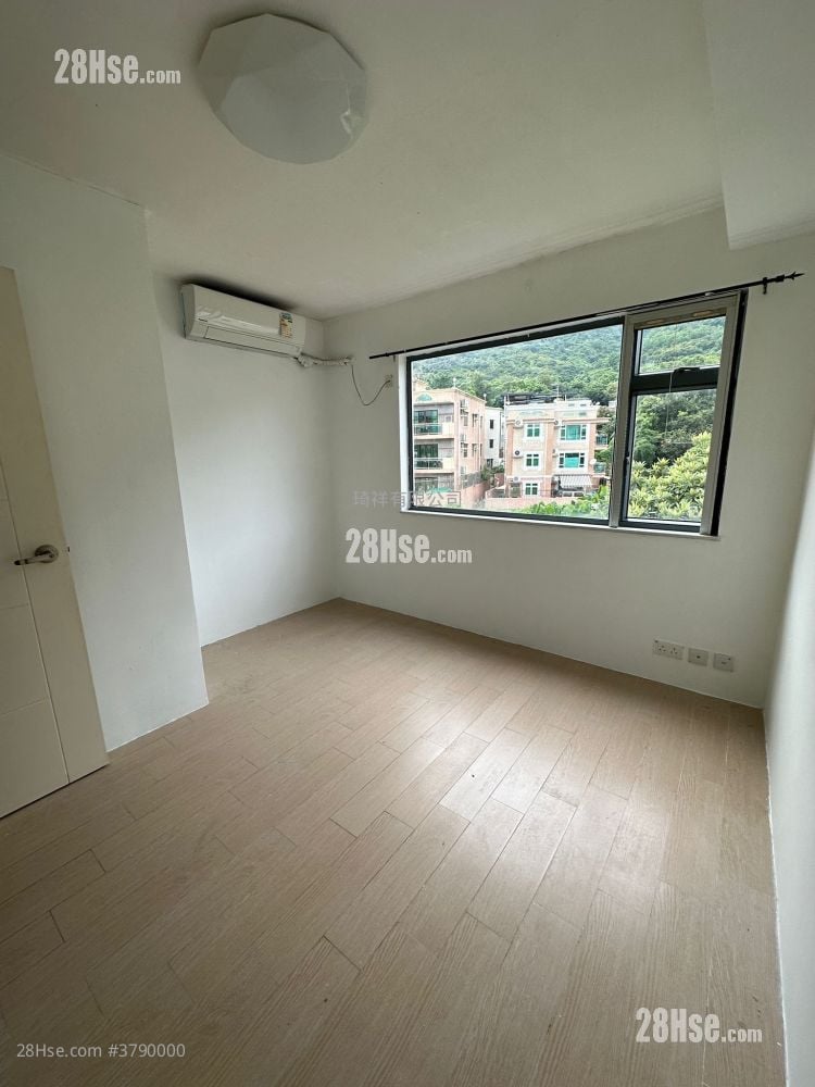 Village Sell 3 Bedrooms , 2 Bathrooms 1,400 ft²