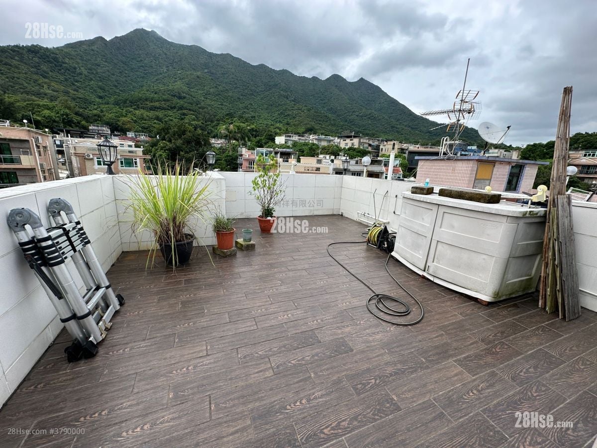 Village Sell 3 Bedrooms , 2 Bathrooms 1,400 ft²