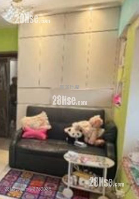 Lun Fung Court Sell 2 Bedrooms , 1 Bathroom