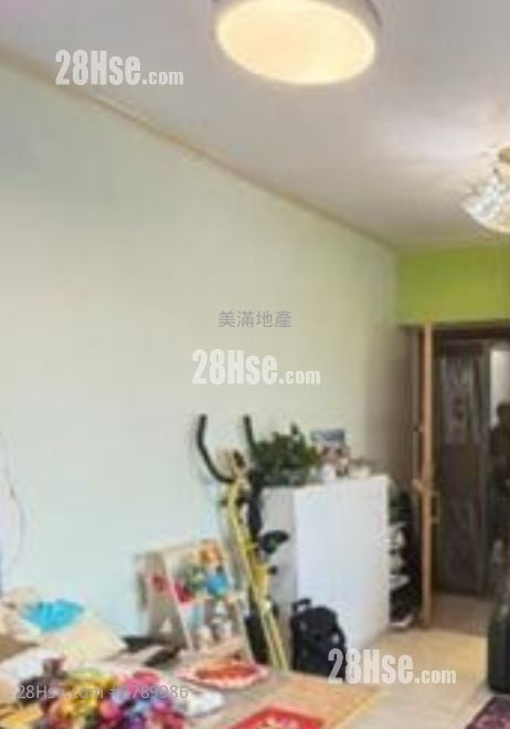 Lun Fung Court Sell 2 Bedrooms , 1 Bathroom