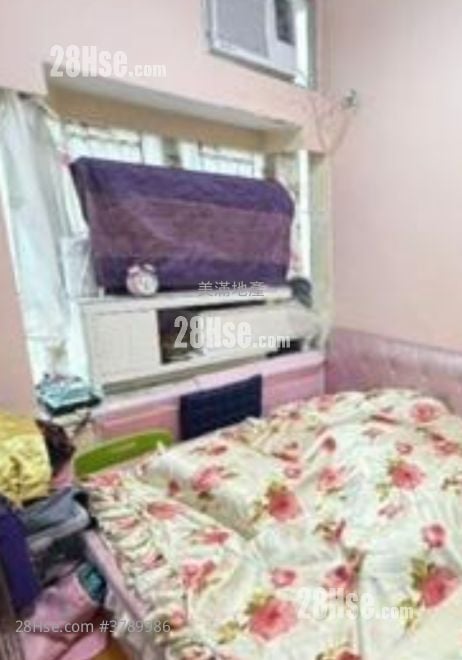 Lun Fung Court Sell 2 Bedrooms , 1 Bathroom