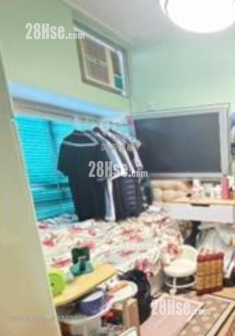 Lun Fung Court Sell 2 Bedrooms , 1 Bathroom