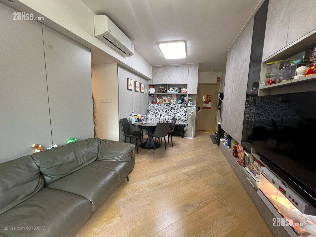 The Regent Sell 3 Bedrooms , 2 Bathrooms 748 ft²