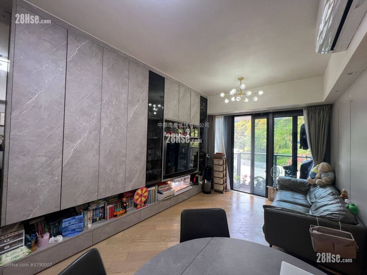 The Regent Sell 3 Bedrooms , 2 Bathrooms 748 ft²