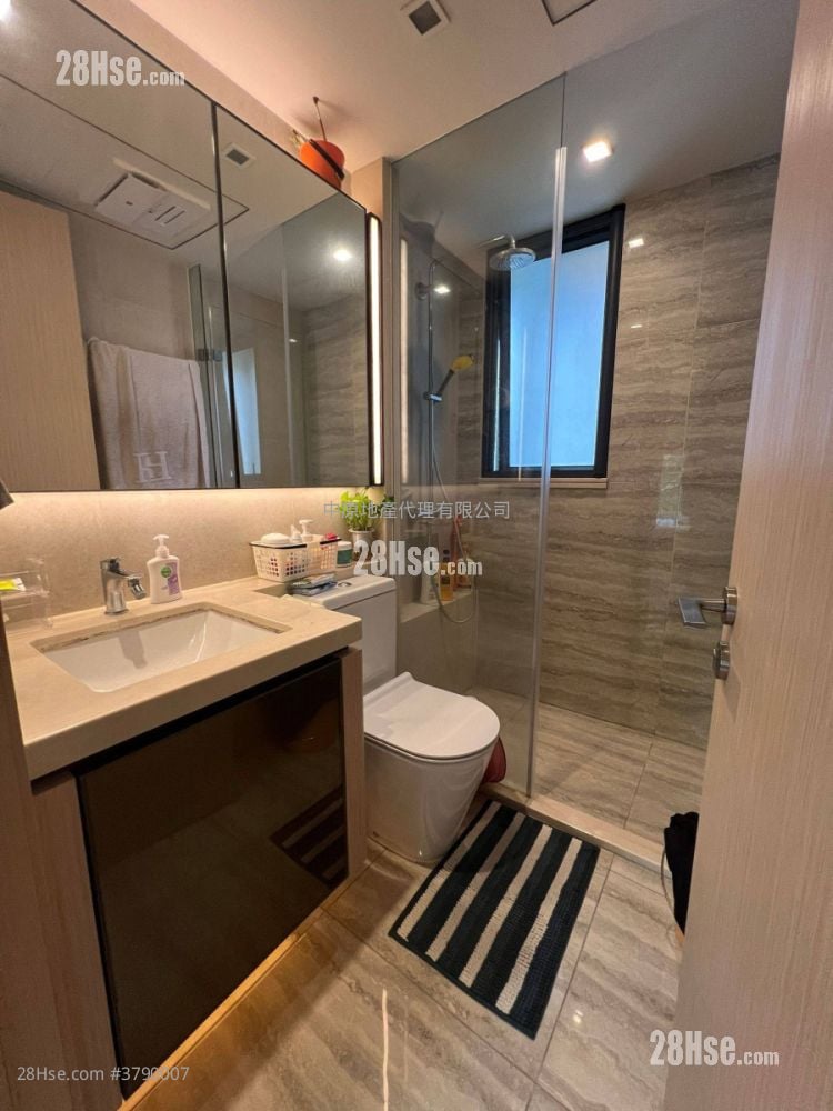 The Regent Sell 3 Bedrooms , 2 Bathrooms 748 ft²