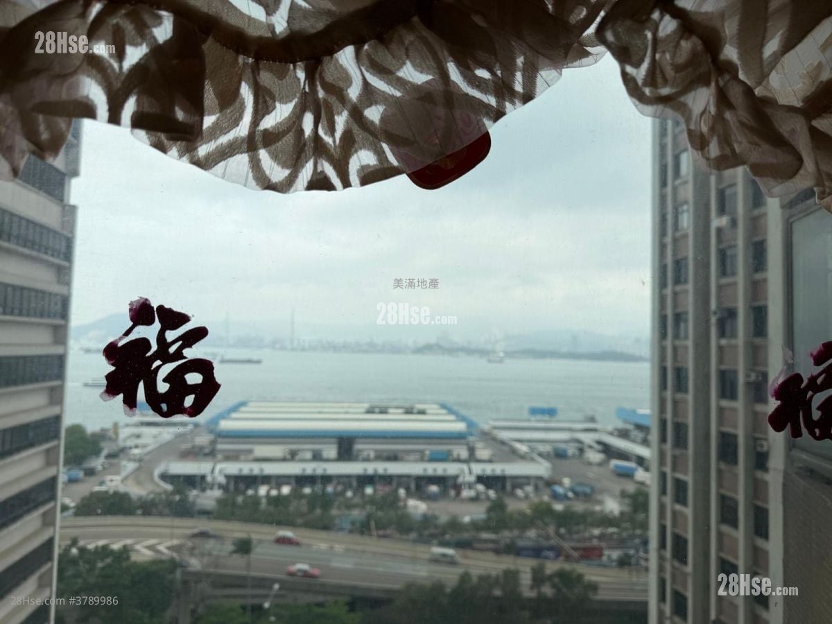 Lun Fung Court Sell 2 Bedrooms , 1 Bathroom