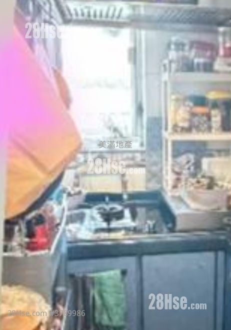 Lun Fung Court Sell 2 Bedrooms , 1 Bathroom