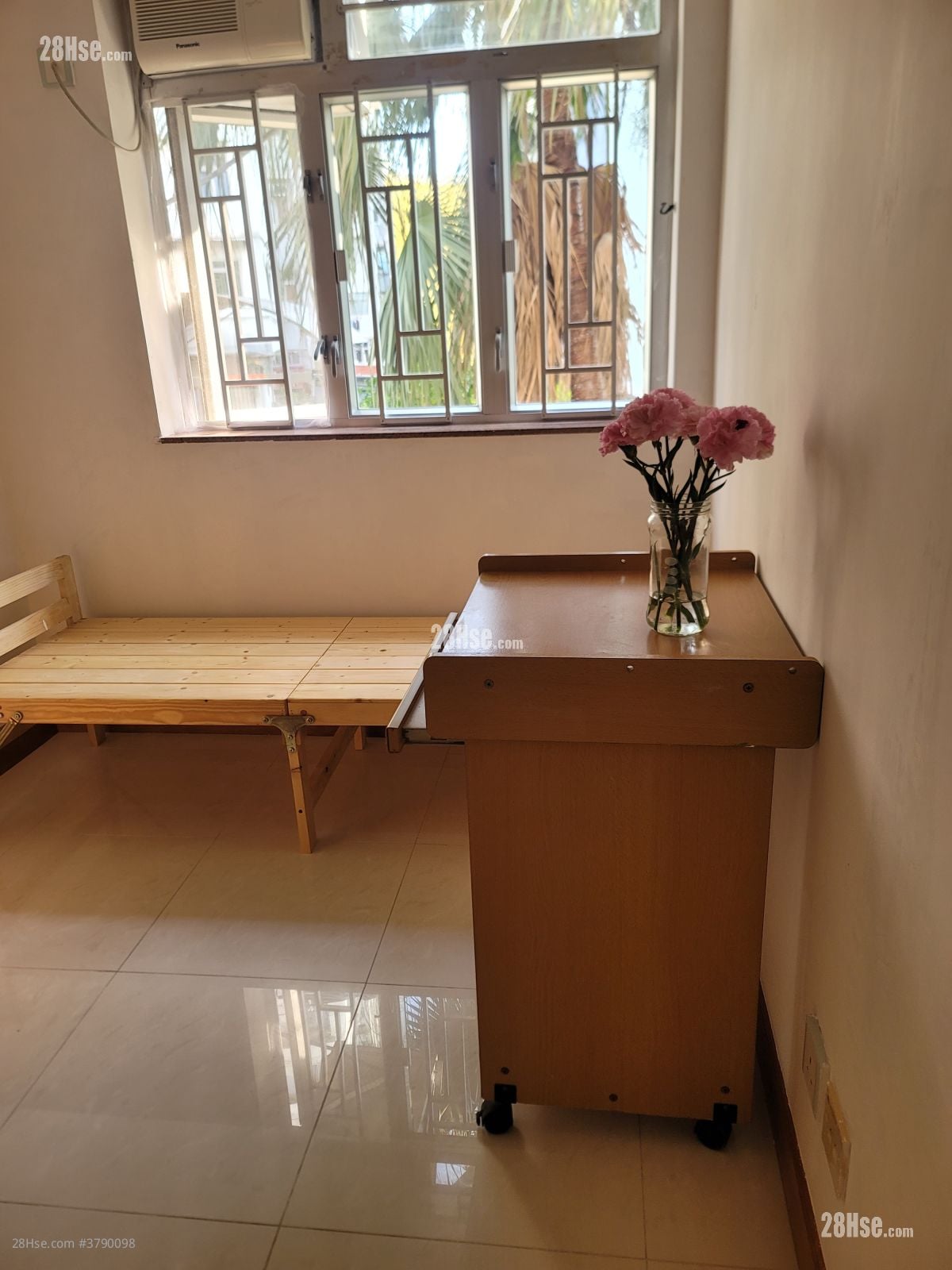 Yuet Wah Mansion Rental 4 Bedrooms 80 ft²